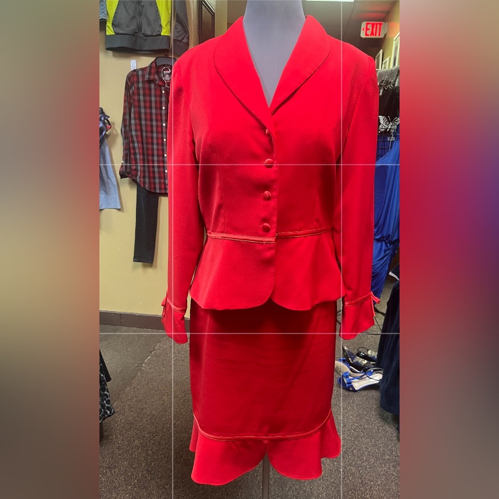 Beautiful Designer Danny & Nicole Red Jacket & Skirt Suit Size 12